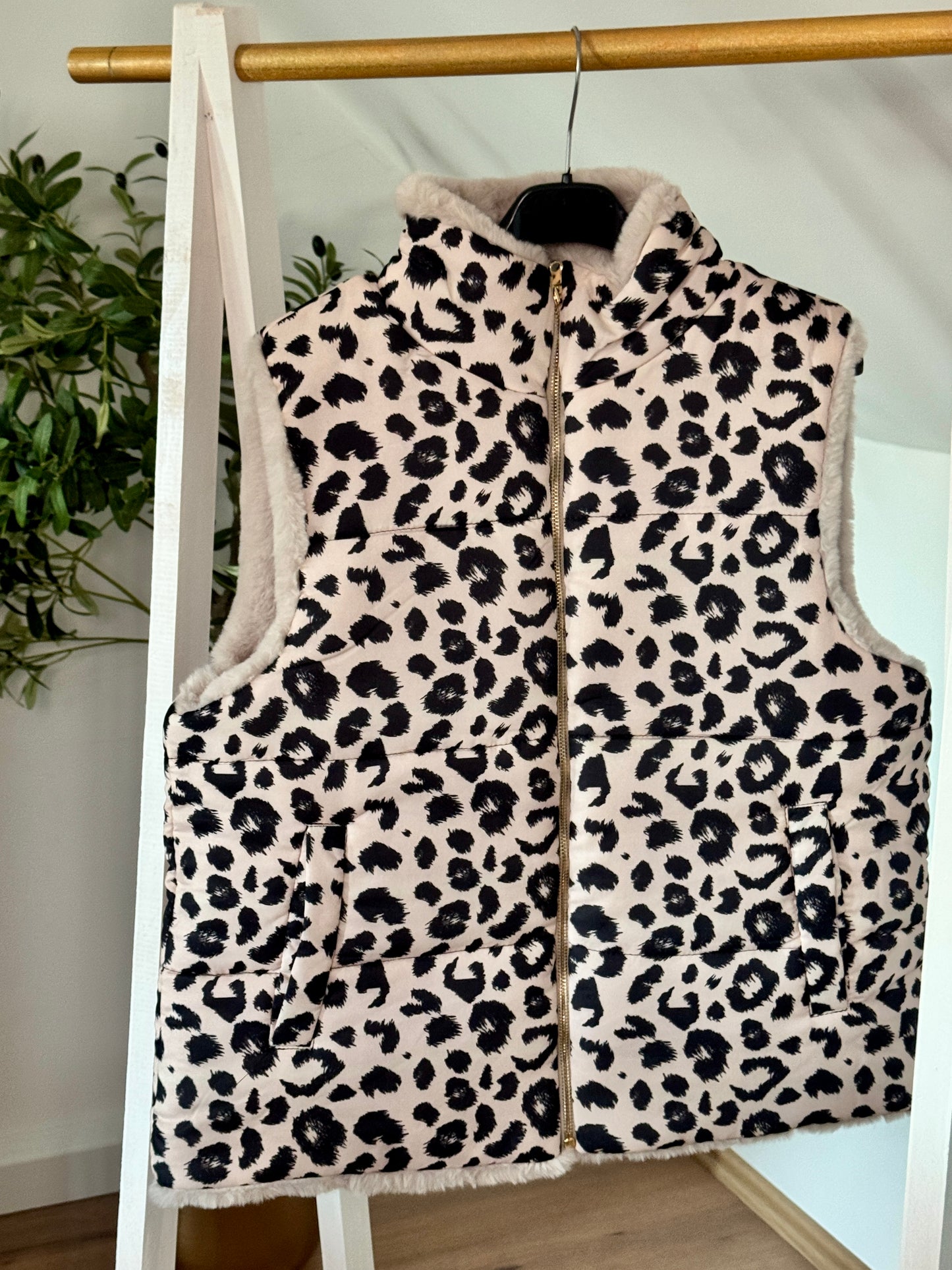 Leopardenprint Weste – Flauschig, Warm & Stylisch