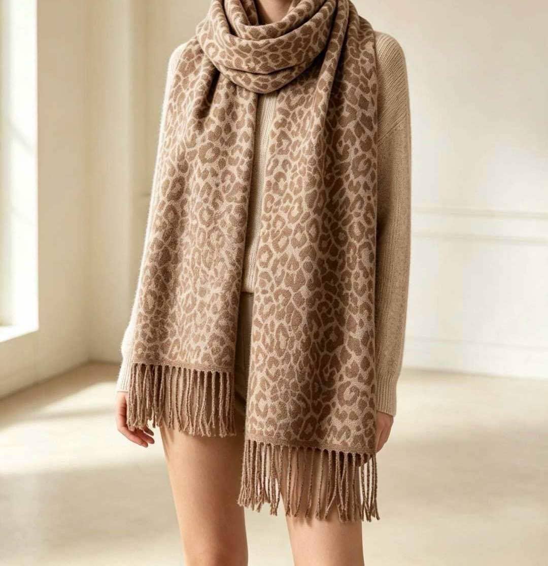 Damen-Schal mit Leopardenmuster und Fransen