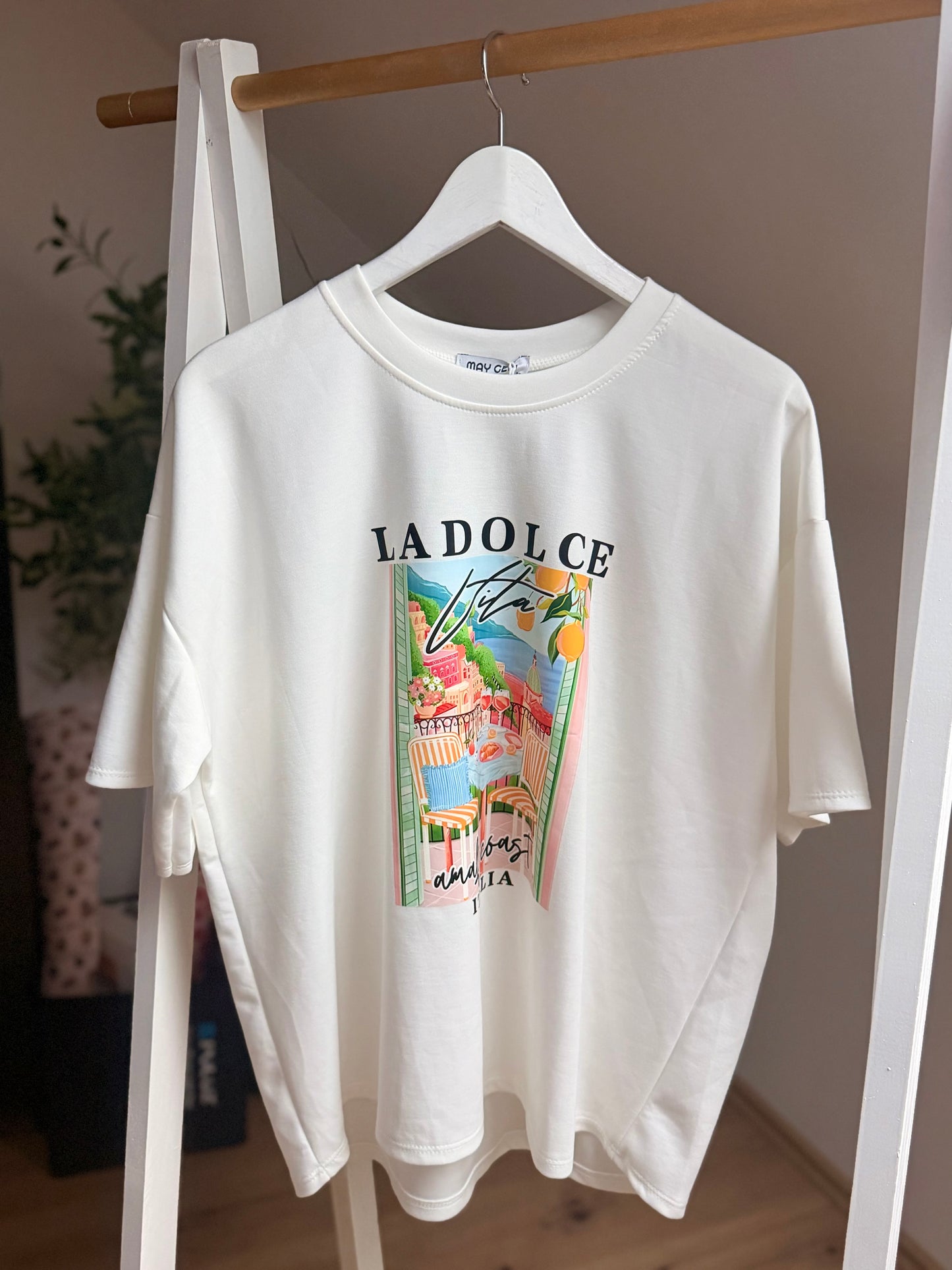 T-Shirt „La Dolce Vita“ – Oversized Print Shirt aus Viskosemix | Made in Italy