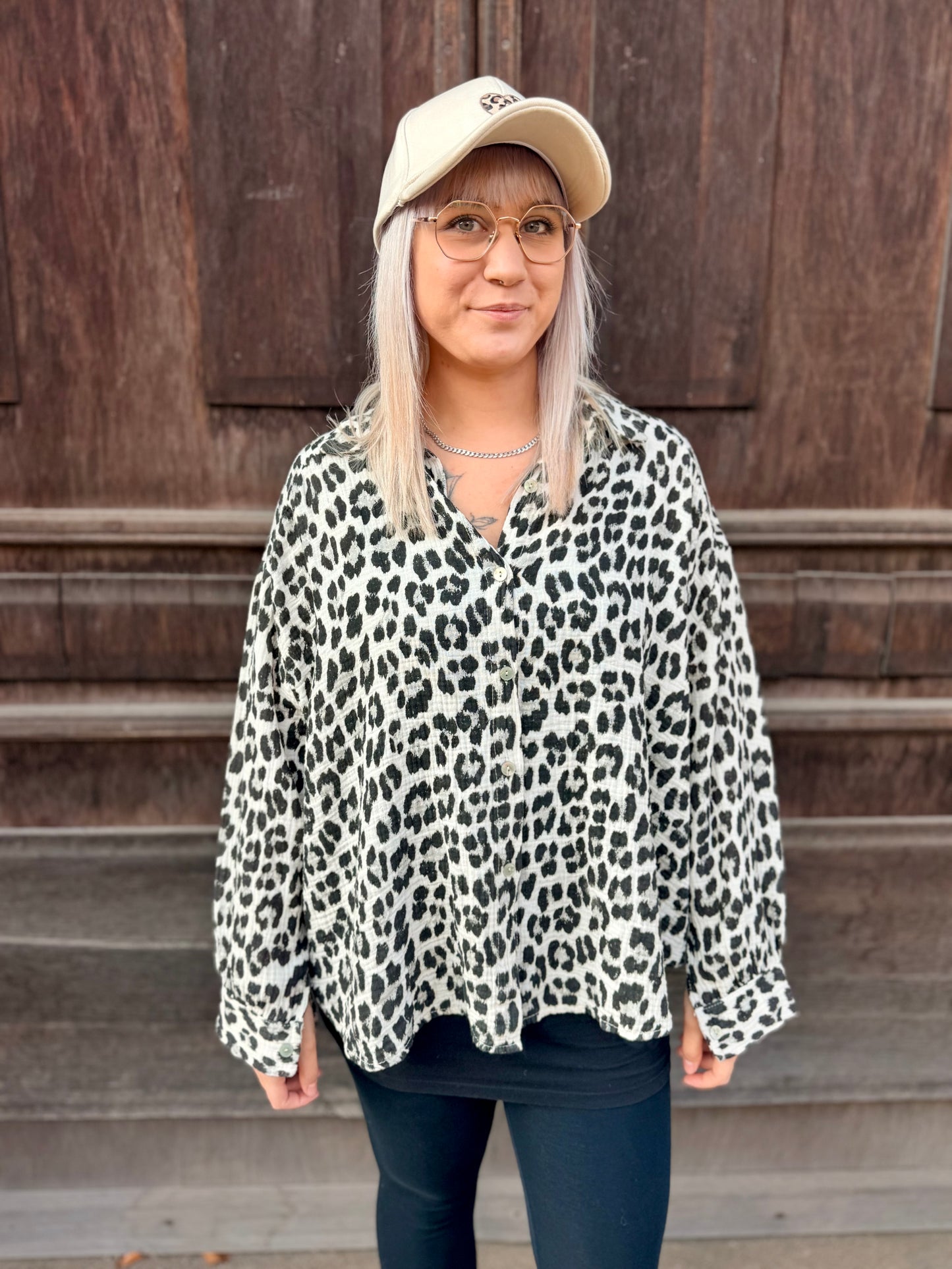 Oversized Musselinbluse “Urban Wild” – Leo