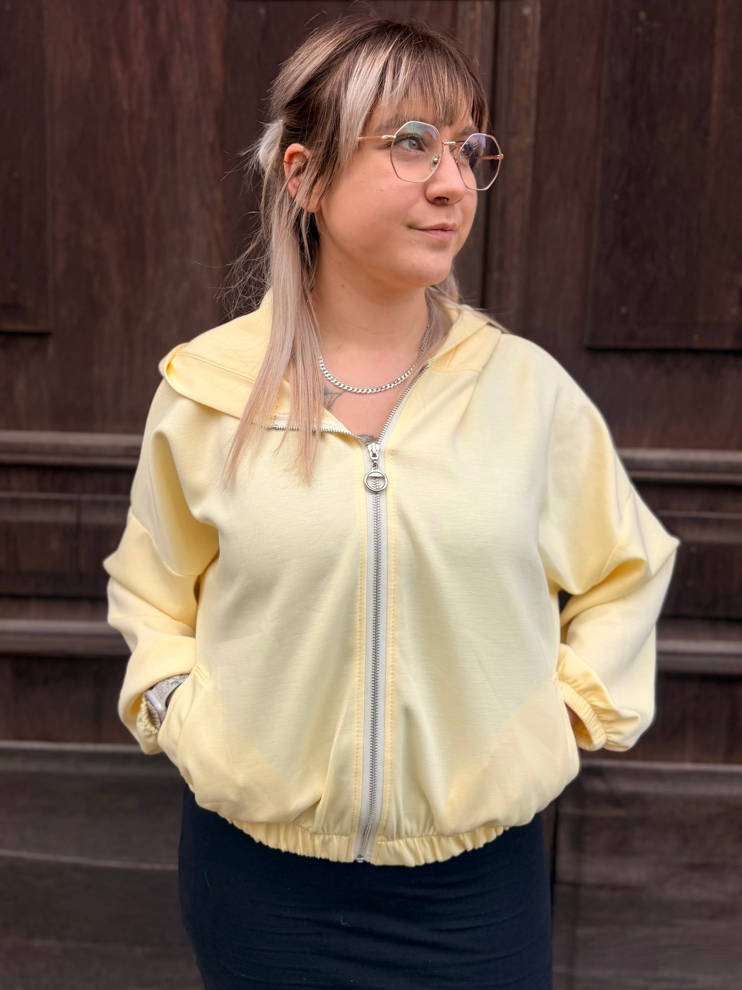 Soft Zip Hoodie Jacke – leichte Stretchjacke mit Kapuze in Trendfarben | Light Yellow, Light Green, Taupe & Black