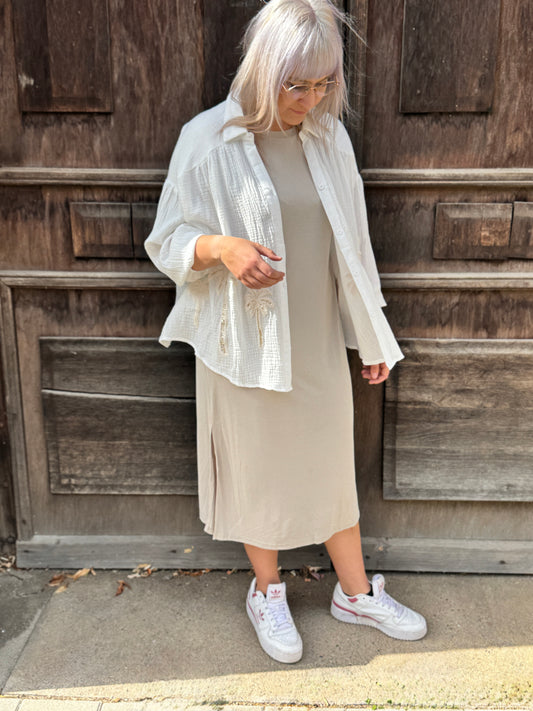 Oversize Musselin-Hemd “Tropical Breeze” mit Palmen-Stickerei - weiß