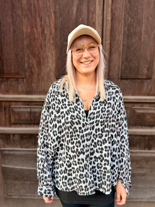 Oversized Musselinbluse “Urban Wild” – Leo