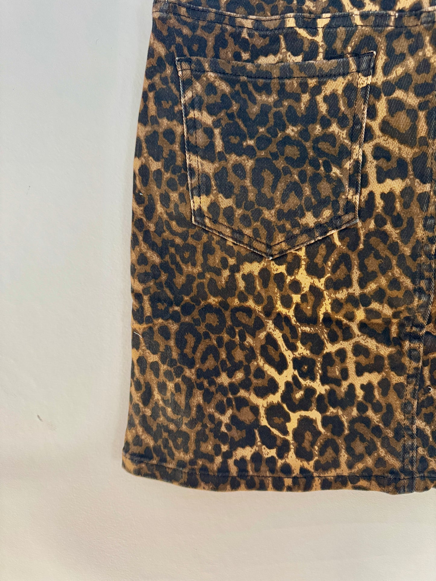 🐾 Leoparden-Minirock – Wild und Stylish! 🐾