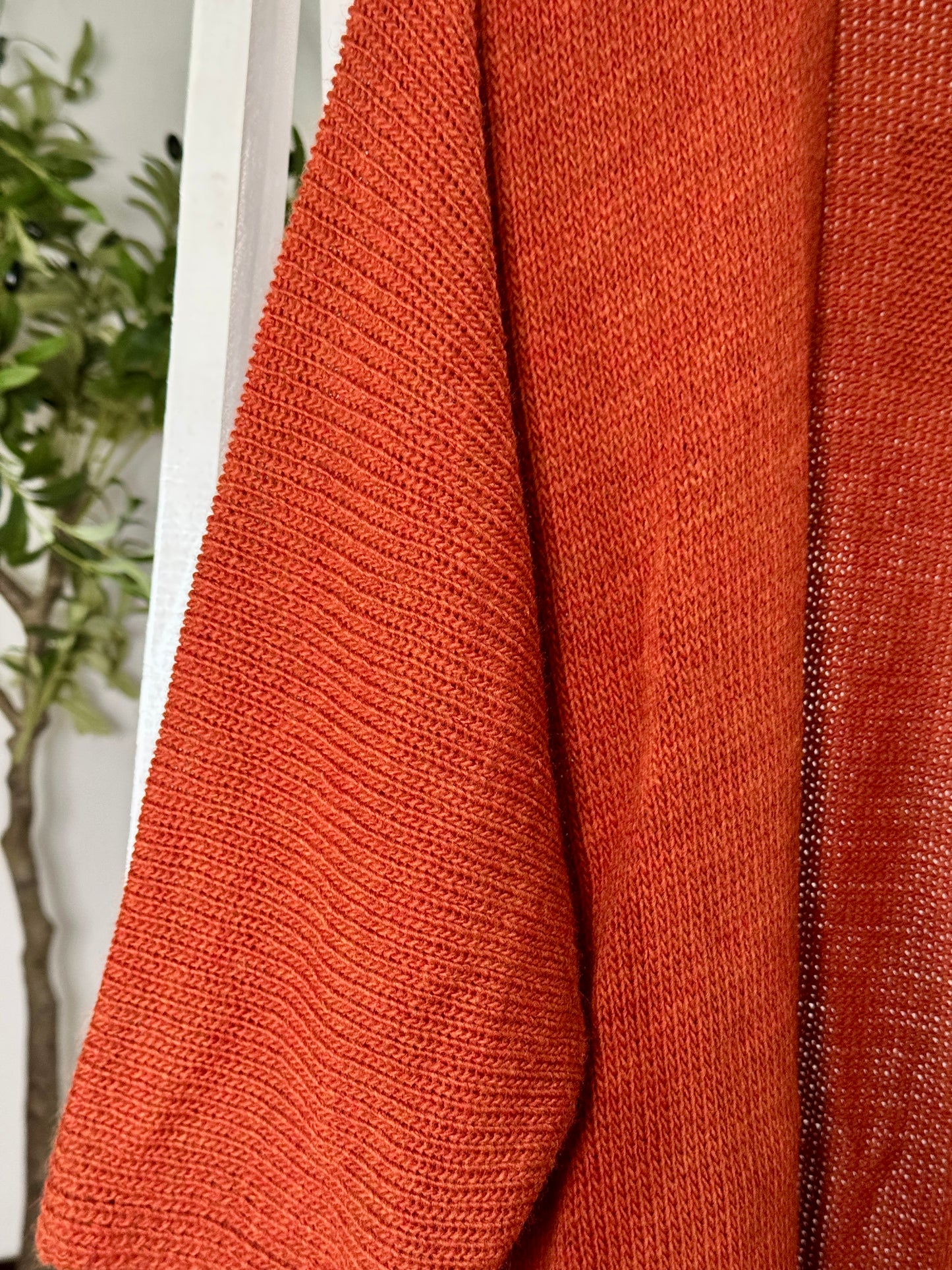 Lockere Strick-Cardigan in Rostrot – Offene Front
