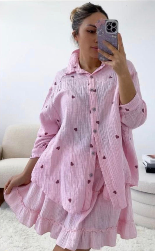 Musselin Bluse Damen Rosa mit Herzprint – Oversize Sommer Bluse | Leicht & Luftig