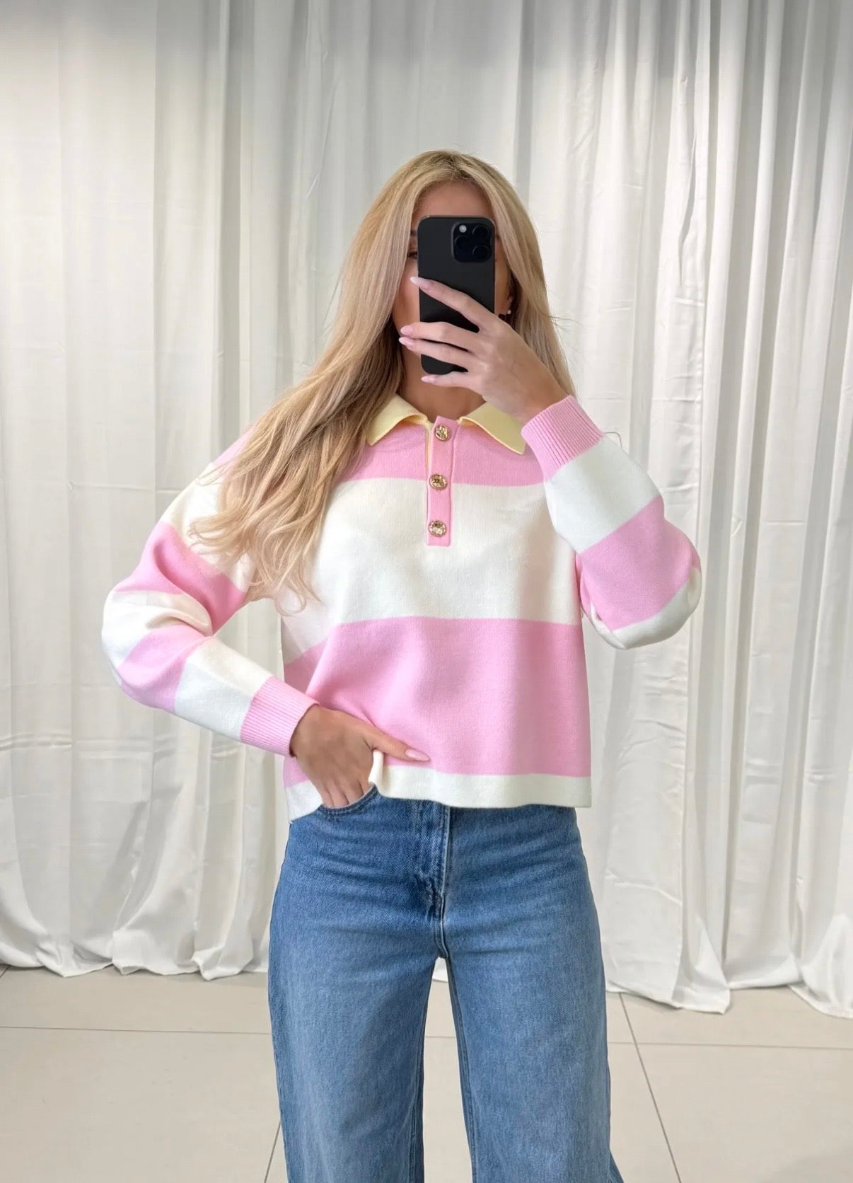 Pastell Streifen Pullover – weicher Knit Sweater mit Knopfleiste in Rosa & Weiß