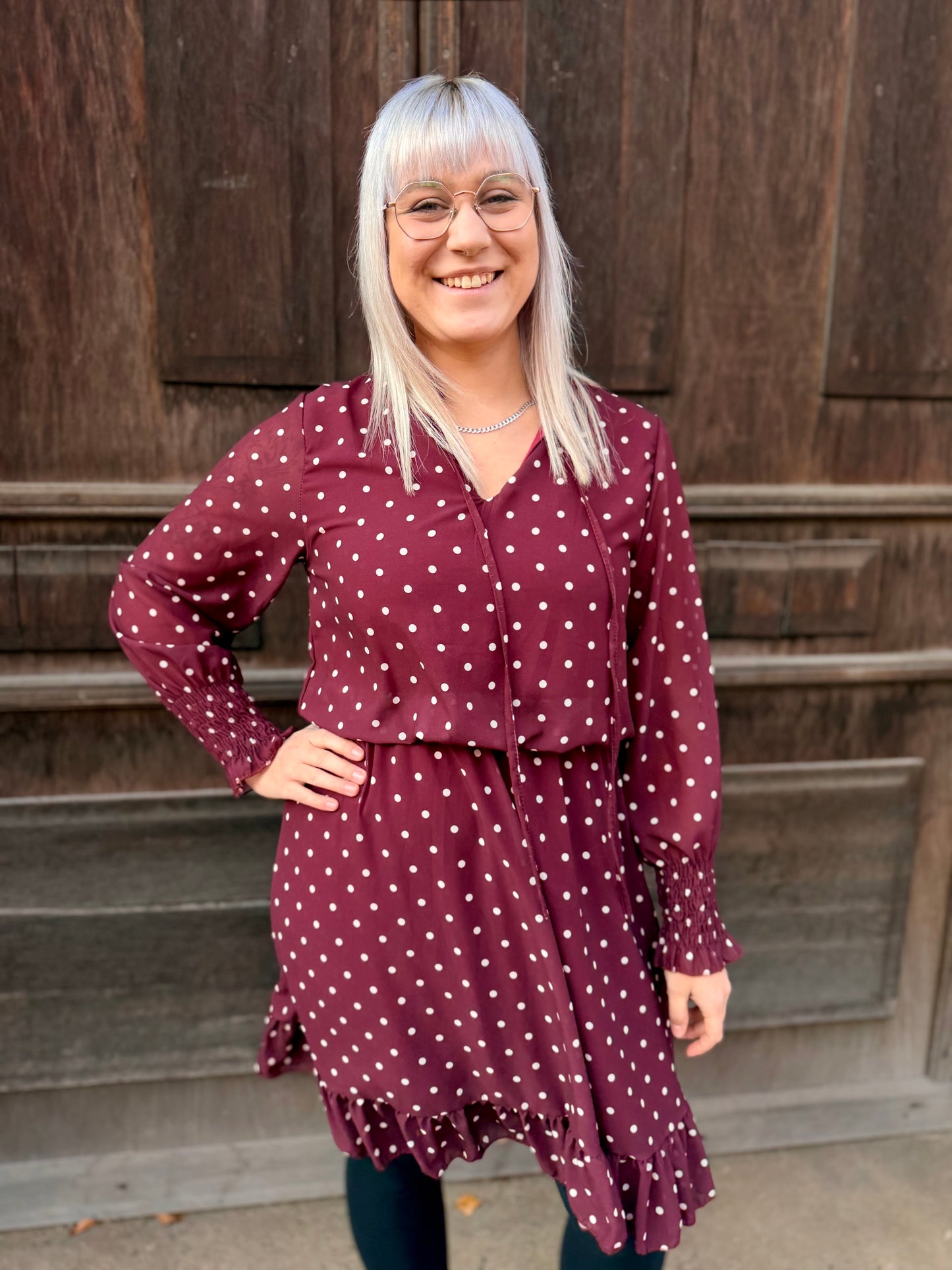 Elegantes Polka-Dot-Kleid mit Rüschen & langen Ärmeln – in drei Farben