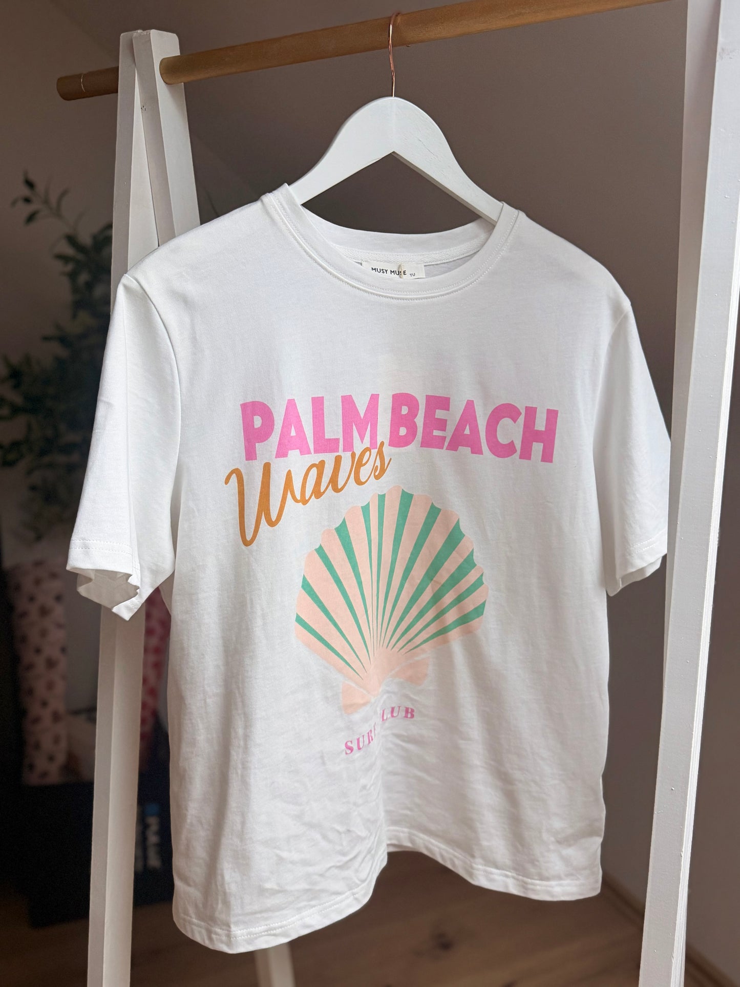 T-Shirt „Palm Beach Waves“ – Sommer Print Shirt aus Baumwolle