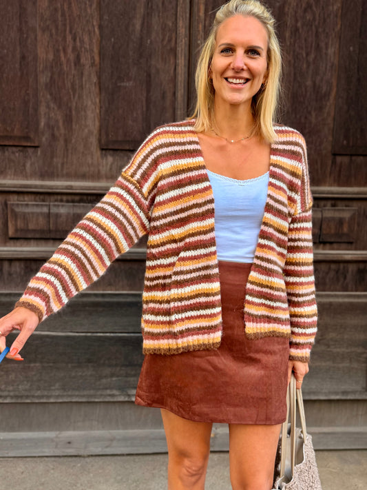 Cardigan „Cozy Stripes“ – Gestreift in Braun