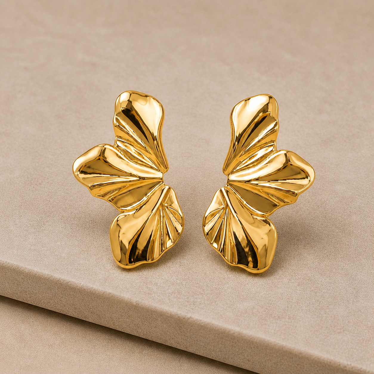 Sculptural Flow Earrings - Gold