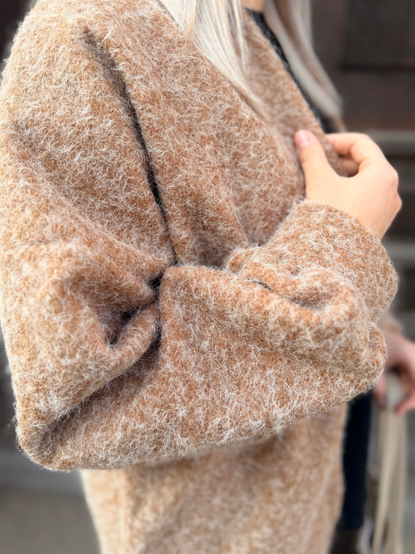 “Cozy Chic” – Oversized Mantel in Trendfarben | Damenmantel in Schwarz, Oliv & Camel