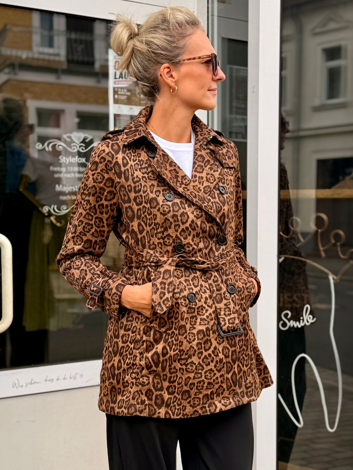 Leo Trenchcoat  – Eleganter Mantel mit Gürtel