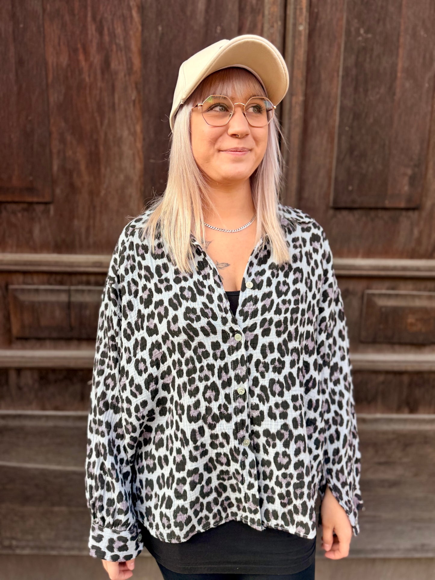 Oversized Musselinbluse “Urban Wild” – Leo