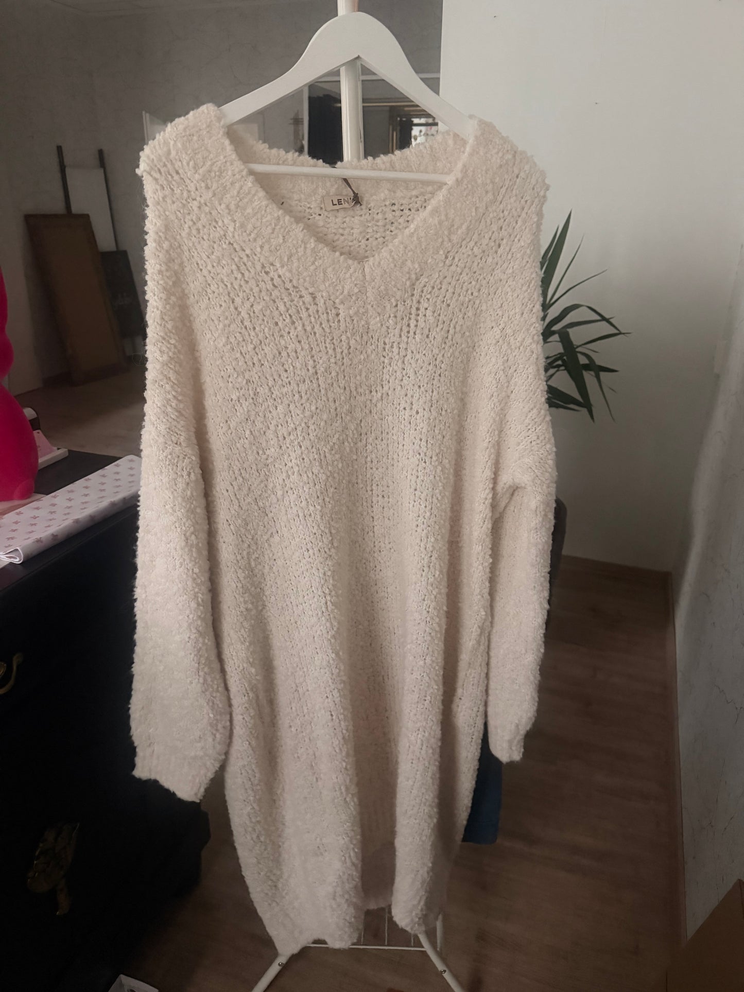 Flauschiges Strickkleid Cremeweiß