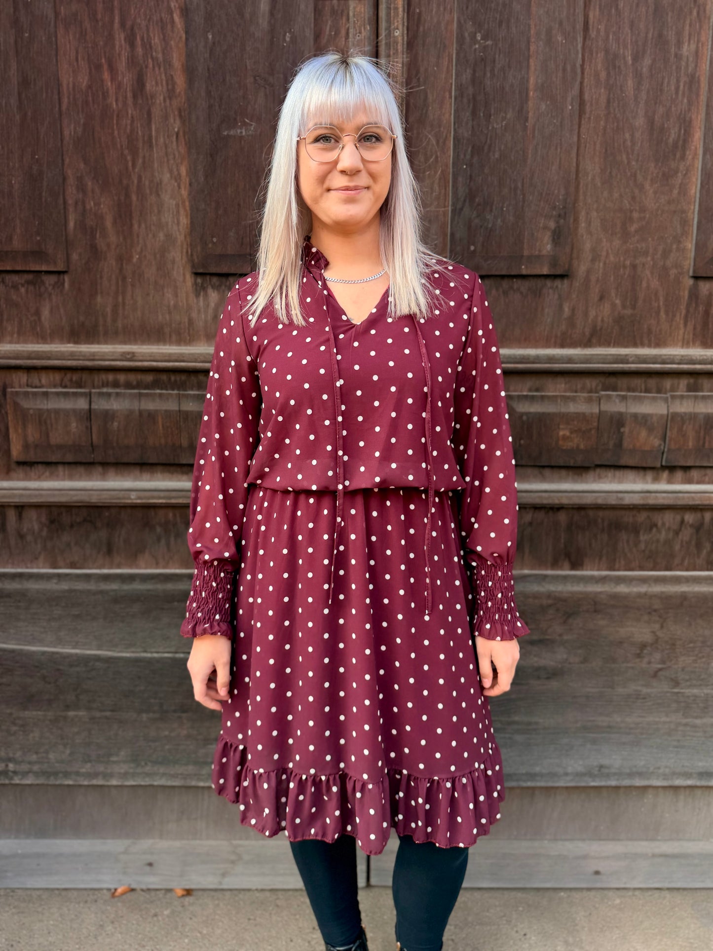 Elegantes Polka-Dot-Kleid mit Rüschen & langen Ärmeln – in drei Farben