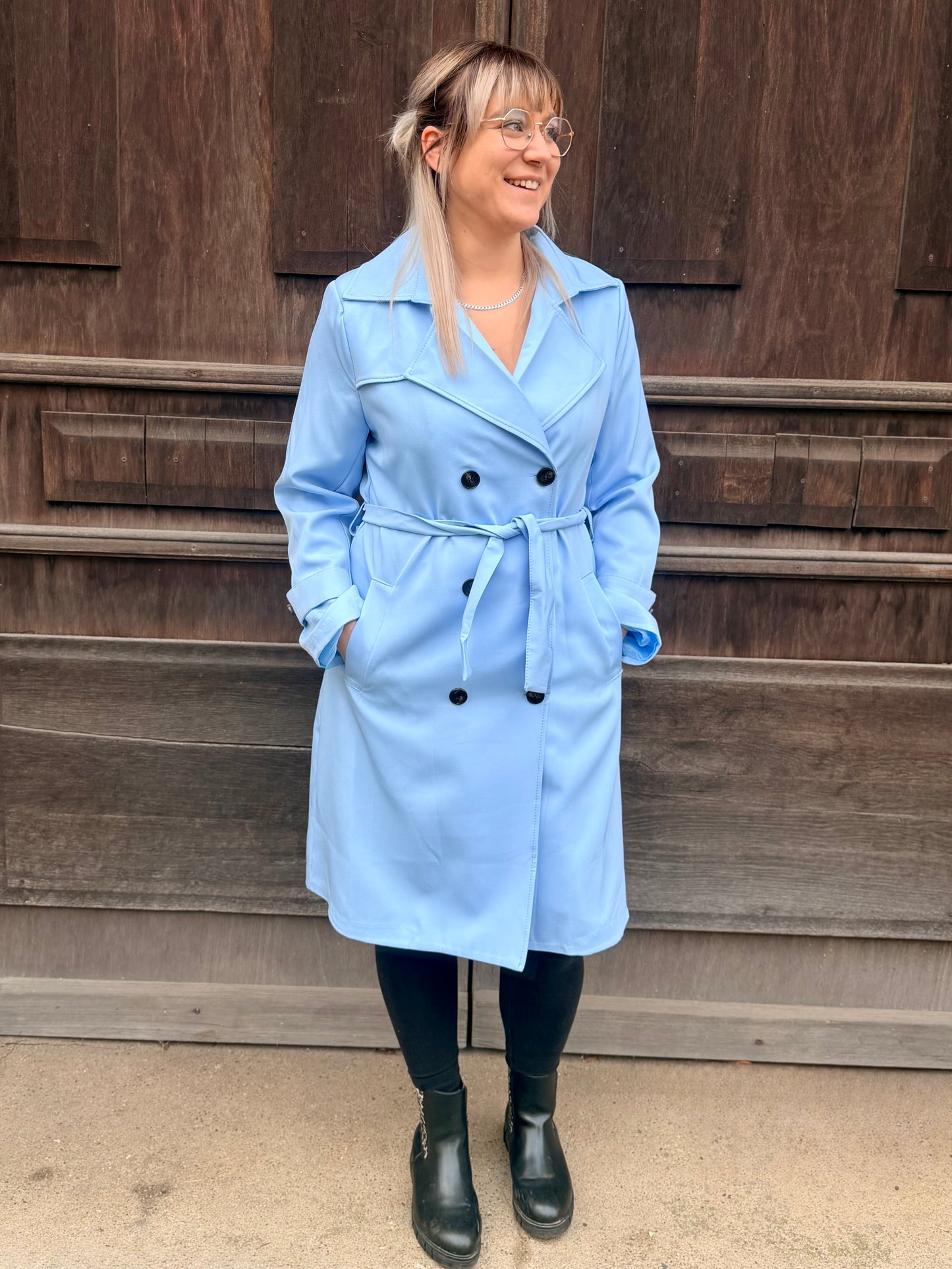 Eleganter Trenchcoat in – Dein Statement für Stil und Klasse!