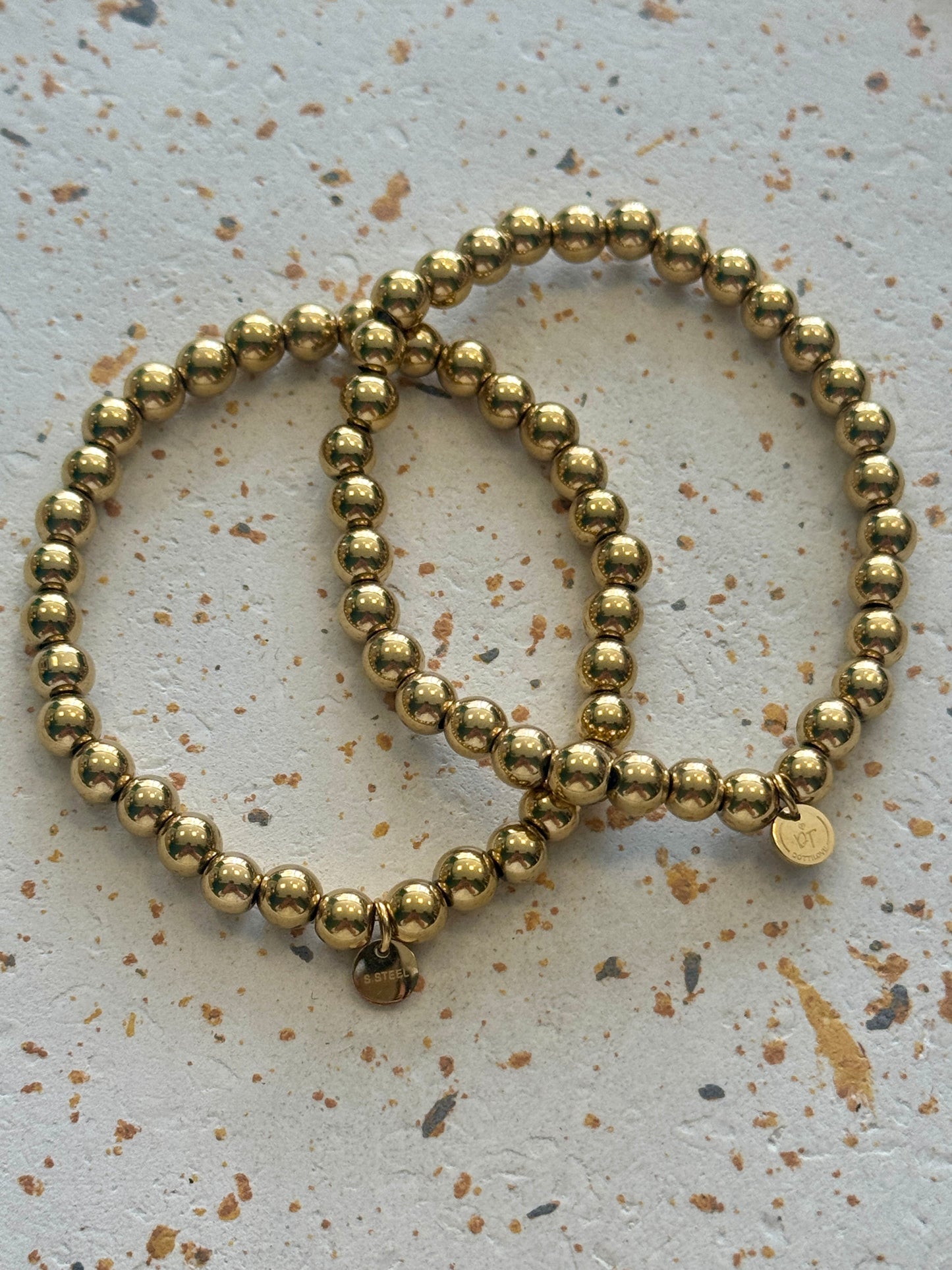 Goldenes Perlenarmband