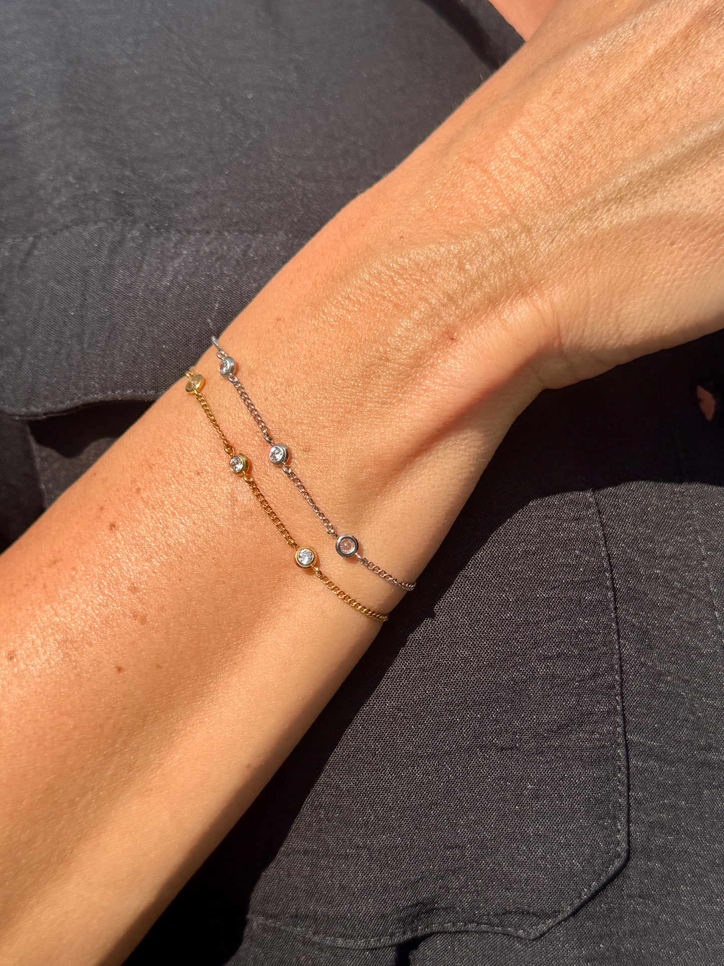 Zirkonia Sparkle – Filigranes Armband mit Ziersteinen (vergoldet oder silber)