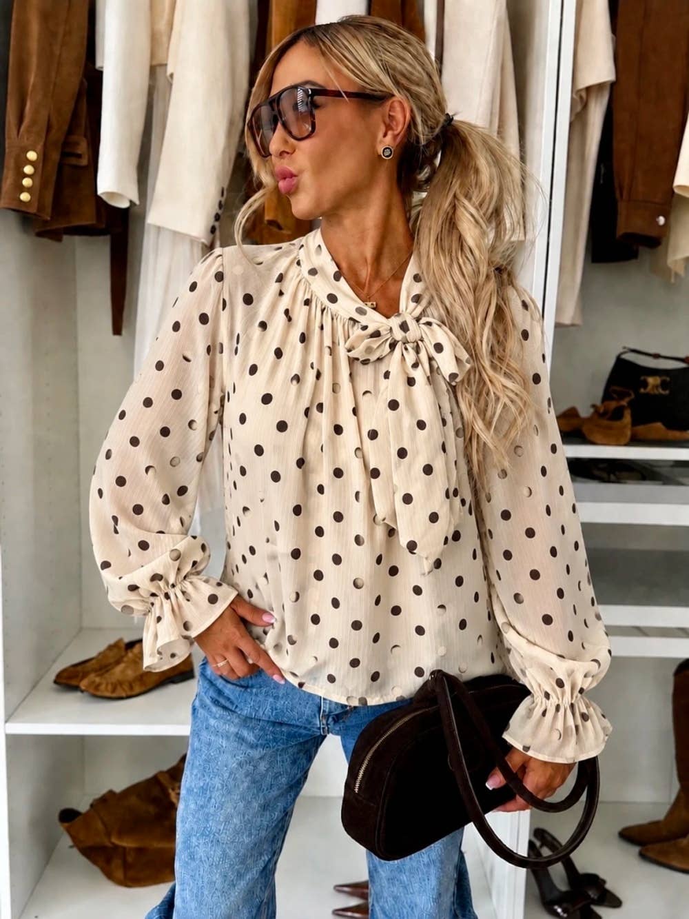 Bedruckte Bluse mit gebundenem Kragen und Volantärmeln