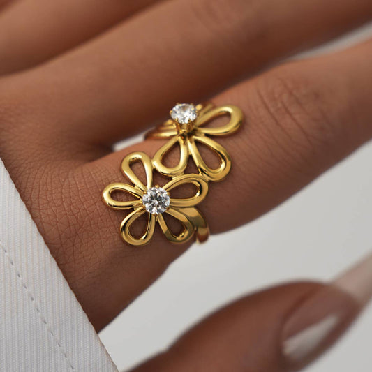 Verstellbarer goldener Ring mit doppeltem Blumenornament mit 5 Blütenblättern