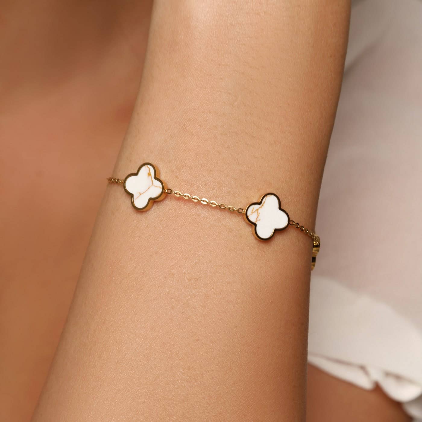 White-Gold Clover Armband | 18K vergoldet