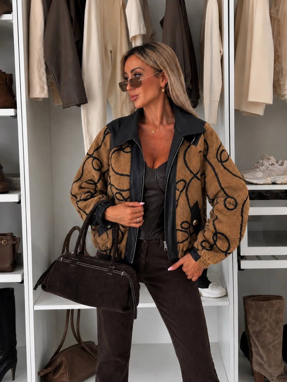Jacke aus Wildlederimitat & besticktem Bouclé – Bomber-Chic