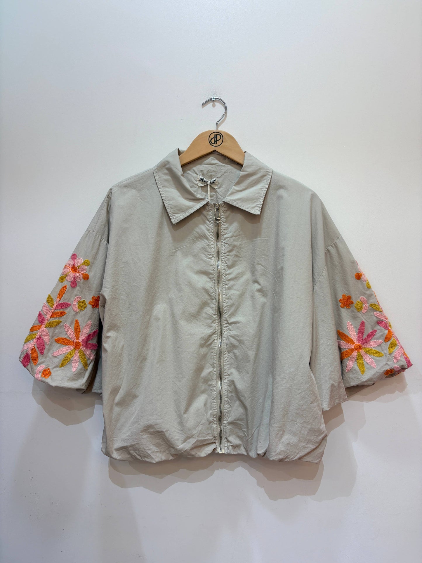 Overshirtjacke mit bestickten Ärmeln PV2648