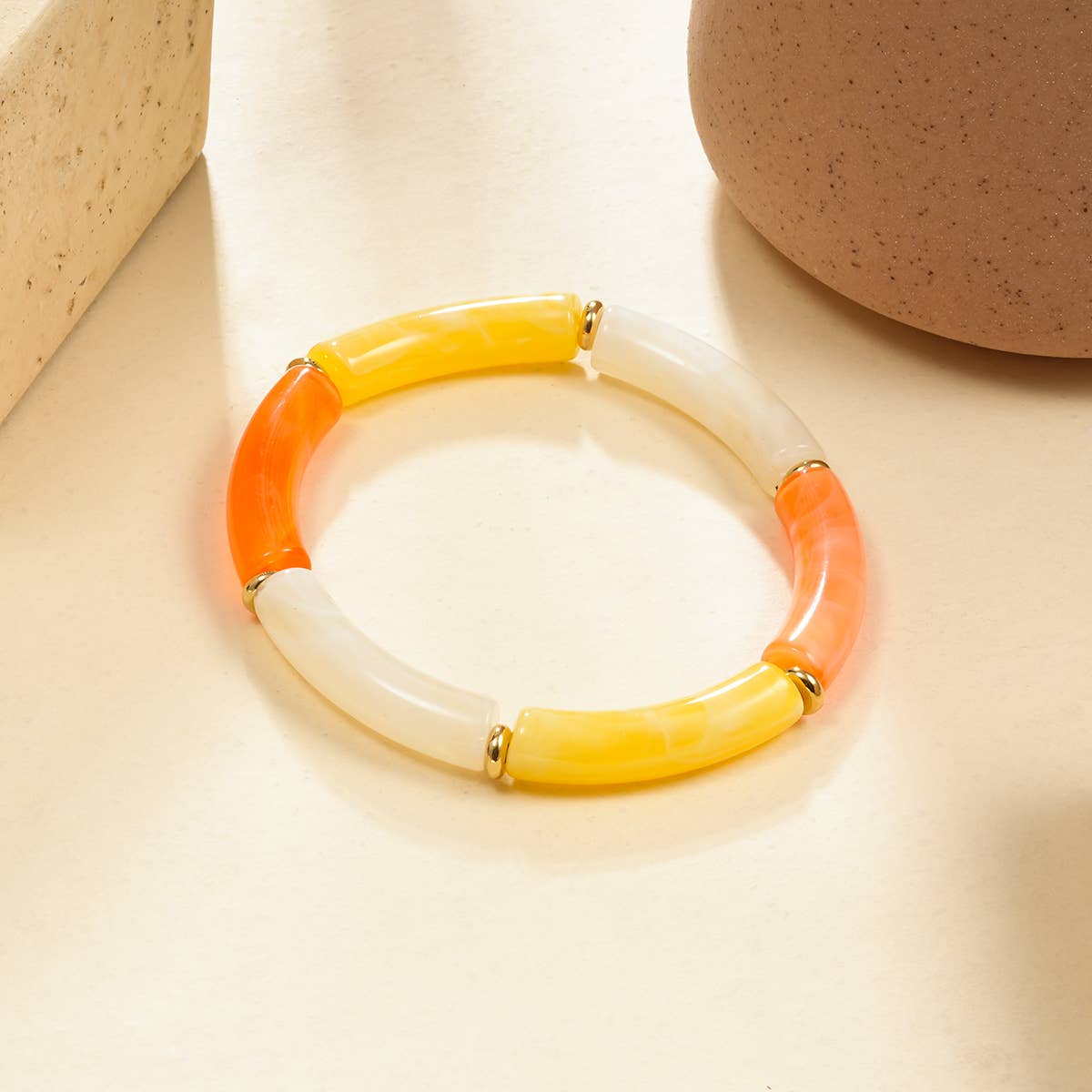 Elastisches Armband aus dreifarbigem gelbem Harz